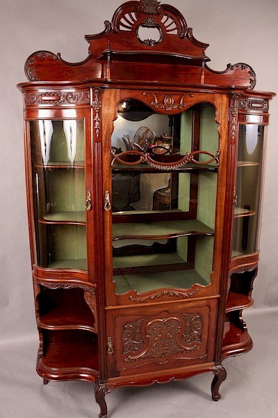 High Quality Display Cabinet in Mahogany