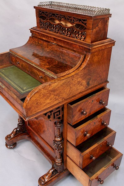 Superb Victorian Jack in a Box Davenport