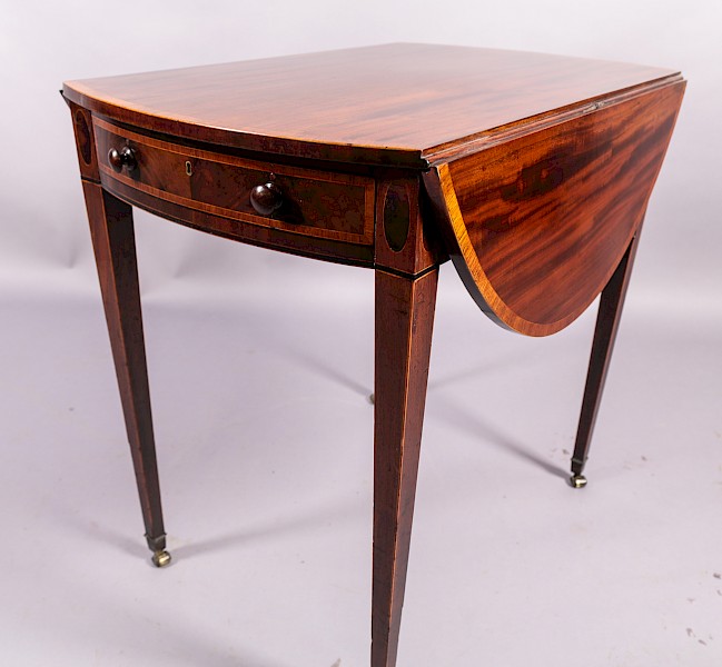 Georgian Mahogany Pembroke table with Satinwood Banding