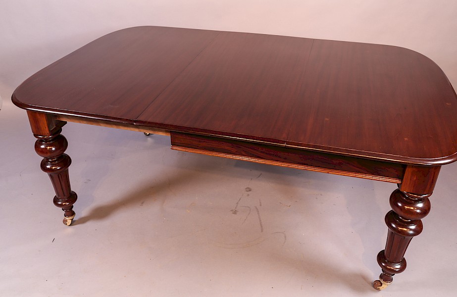 Victorian Mahogany Extending Dining Table seats 8