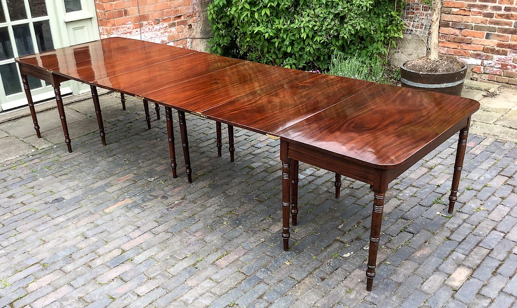 Georgian Patent Mahogany 4 section Dining Table seat 14