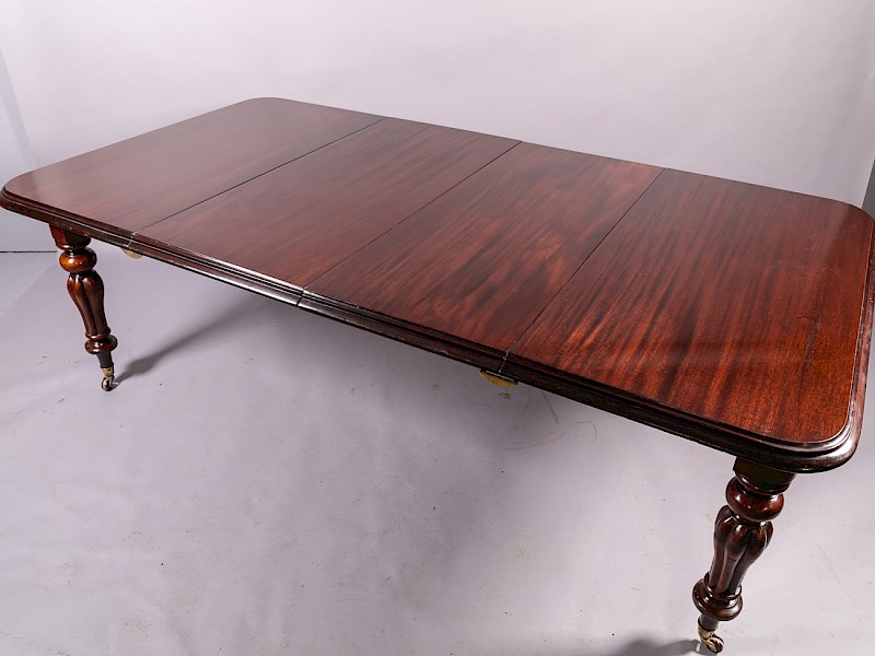 Victorian Mahogany Extending Dining Table Seats 10