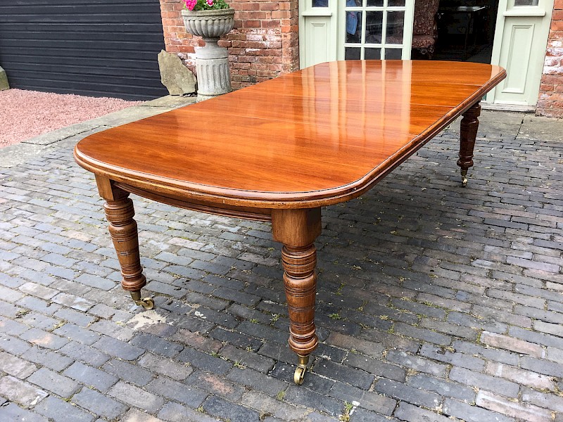 Victorian Mahogany Extending Dining Table 2 Leaves
