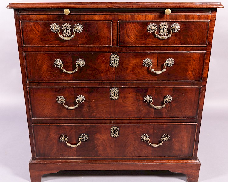 18th century Walnut Chest of Drawers with Brushing Slide ,2ft 6 inches