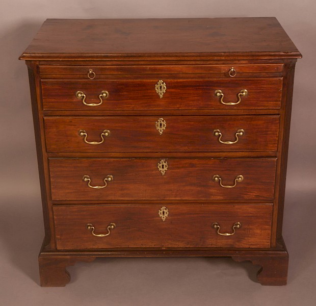 A Georgian chest of Drawers Small size