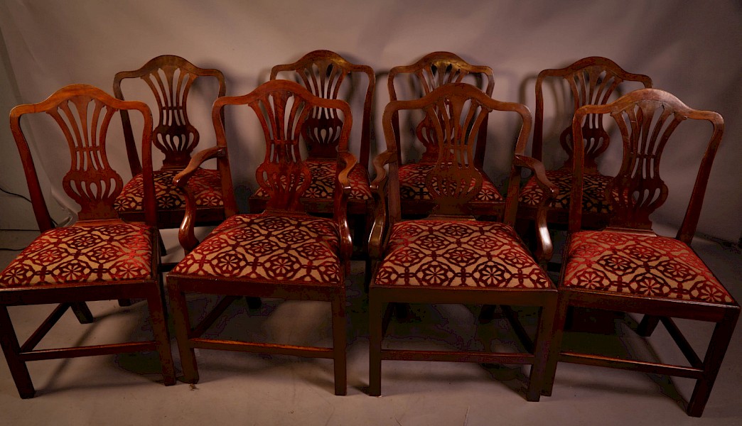 A set of 8 Georgian Hepplewhite Dining Chairs in Mahogany
