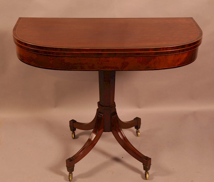 A Super Quality Regency Games Table