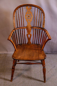 A good Yew Wood Windsor Chair Thames Valley