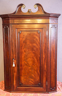 A top Quality Georgian Corner cupboard in Mahogany