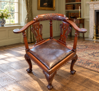 A super 18th century Georgian corner chair
